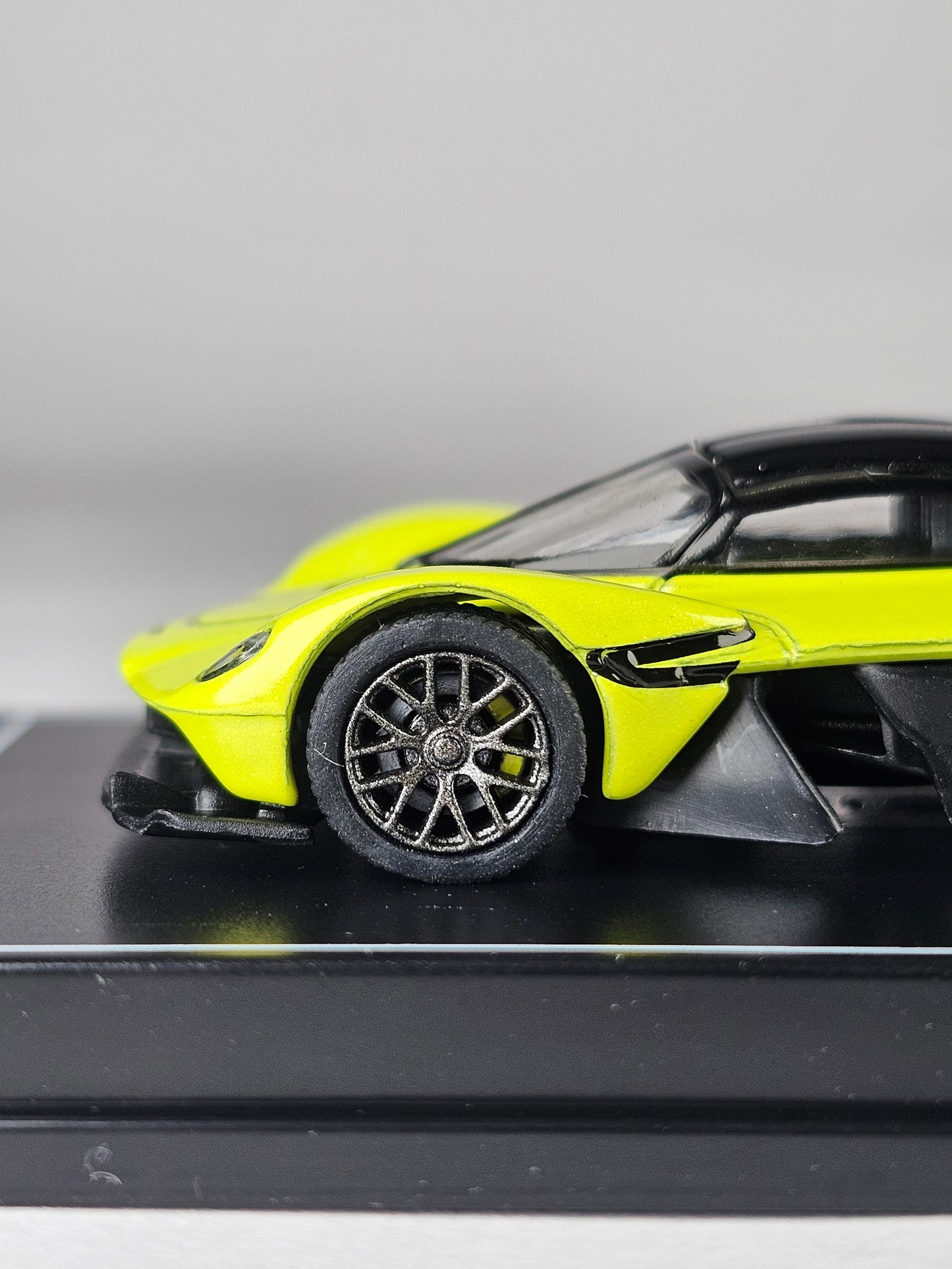 Postercars 1:64 H12 Aston Martin Valkyrie lime Essence Diecast Scale Model